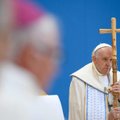 Popiežius siūlo, kad Katalikų Bažnyčia galėtų palaiminti tos pačios lyties poras
