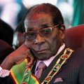 Zimbabvės prezidentas raginamas atsistatydinti taikiai