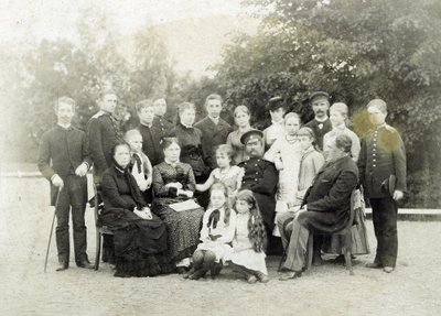 Juozapas Tiškevičius su šeima. Nežinomas fotografas. Apie 1880 m.