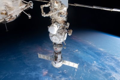 TKS rusiškame modulyje Nauka užfiksuotas aušinimo skysčio nuotėkis. NASA/Roscosmos nuotr.