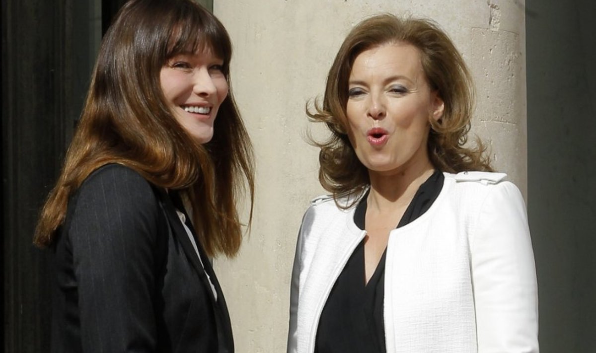 Carla Bruni-Sarkozy ir Francois Hollande'o draugė Valerie Trierweiler
