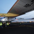 Saulės energija varomas lėktuvas atskrido į Niujorką, baigdamas kelionę po JAV