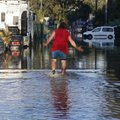 Visagriaunantys potvyniai Prancūzijoje: žmonės skęsta automobiliuose