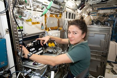 Jessica Meir Tarptautinėje kosminėje stotyje.