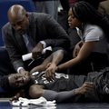 NBA naktį aptemdė kraupi jaunosios Bruklino „Nets“ žvaigždės LeVerto trauma