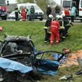 Didelė avarija kelyje Kretinga-Gargždai: kaktomuša susidūrė lengvasis automobilis ir mikroautobusas, nukentėjo moteris ir vaikas