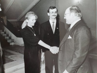 Jolanta ir Egidijus Bičkauskai Lietuvos ambasadoje Maskvoje pasitinka JAV ambasadorių Džeką Matloką