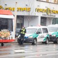 Vilniuje moteris iškrito iš važiuojančio troleibuso