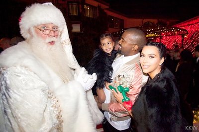 Kim Krdashian, Kanye Westas ir North su Kalėdų seniu