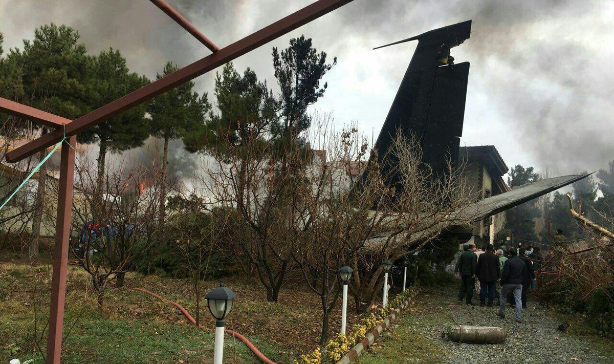 Irane sudužo karinis transporto lėktuvas su 10 žmonių įgula