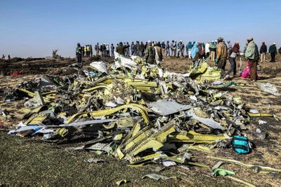 Dviejų naujų lėktuvų „Boeing 737 MAX“ katastrofos, kuriose žuvo 346 žmonės, įvyko todėl, kad nebuvo įdiegti papildomi, dubliuojantys atakos kampo jutikliai.