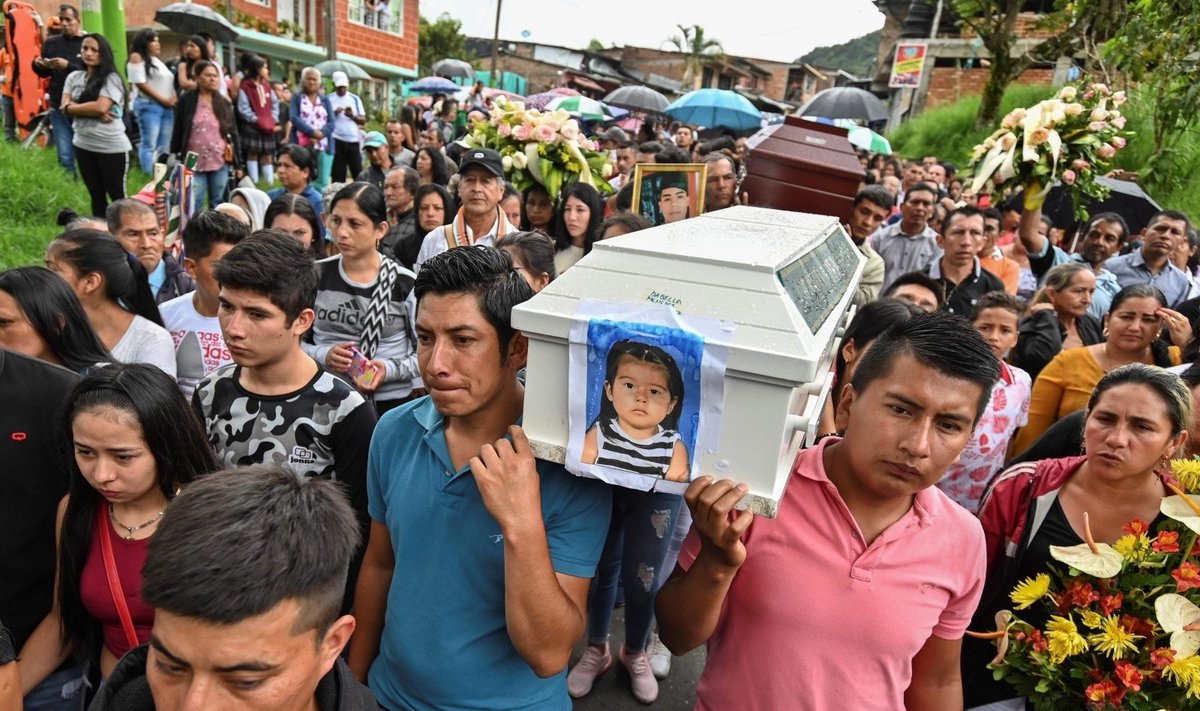 Kolumbijoje po nuošliauža iš viso žuvo 33 žmonės