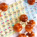 Kas sugalvojo periodinę cheminių elementų lentelę?