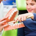 Dantų implantų evoliucija: džiaukitės, kad gimėte ne prieš 600 metų