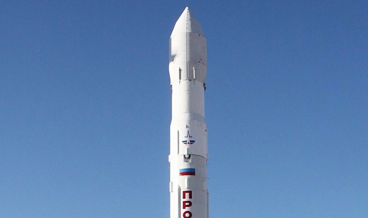 Proton-M nešančioji raketa su trimis GLONASS-M palydovais