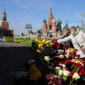 JAV ambasadorius ir Europos diplomatai apsilankė Nemcovo nužudymo vietoje