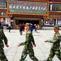 Dėl laisvės kovojančio Tibeto ypatumai: du broliai dalijasi viena žmona, o šildosi kūrendami mėšlą