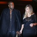 K. Westas susižadėjo su K. Kardashian: vyras specialiai piršlyboms išnuomavo stadioną ir pasamdė orkestrą