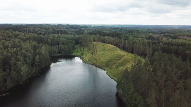 Paslaptingas Lietuvos ežeras, kuriame vyrams maudytis nerekomenduojama