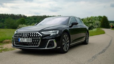 Atnaujinto „Audi A8“ testas: ar gali 5 metrų ir 2 tonų „laivas“ kuo nors nustebinti?