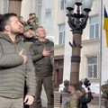 [Delfi trumpai] Jautri akimirka: išlaisvintame Chersone oficialiai iškelta Ukrainos vėliava (video)