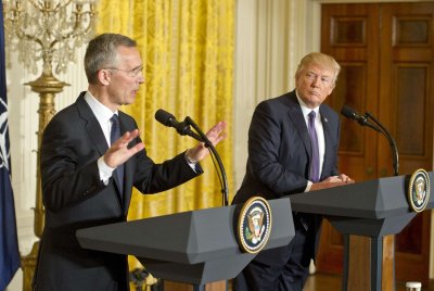 Jensas Stoltenbergas ir Donaldas Trumpas