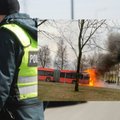 Vilniuje ant kojų sukeltos spec. tarnybos: teigiama, kad užsiliepsnojo autobusas