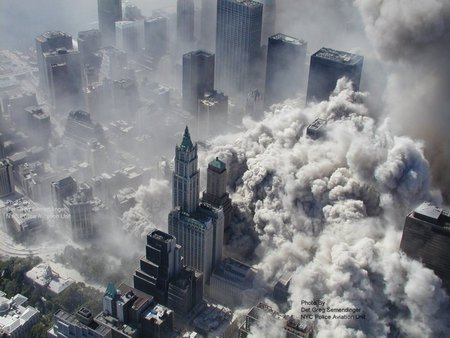 Unikali Rugsėjo 11 d. teroro akto nuotrauka, daryta iš sraigtasparnio