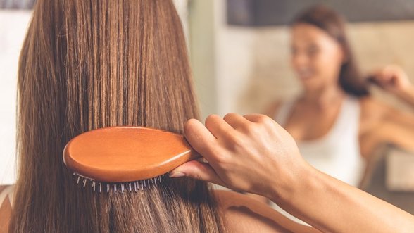 9 stilistų taisyklės, kad plaukai ilgiau išliktų švarūs ir purūs