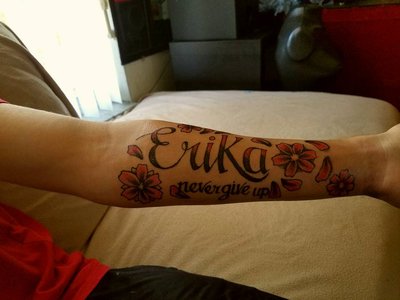 Erikos Santos sūnaus tatuiruotė