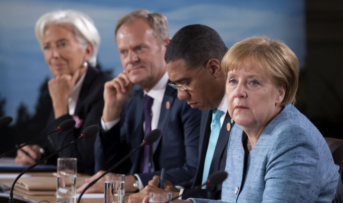 Angela Merkel (dešinėje)
