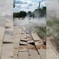 Vilniuje trūko karšto vandens vamzdis: užfiksavo paplūdusią gatvę