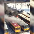 Žiūrovo video: liepsnojantis maršrutinis autobusas (2)