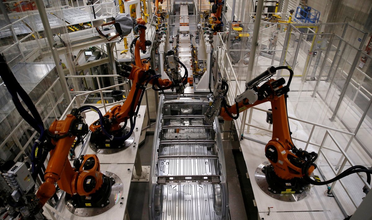 Robotai automobilių gamykloje