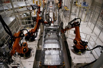 Robotai automobilių gamykloje