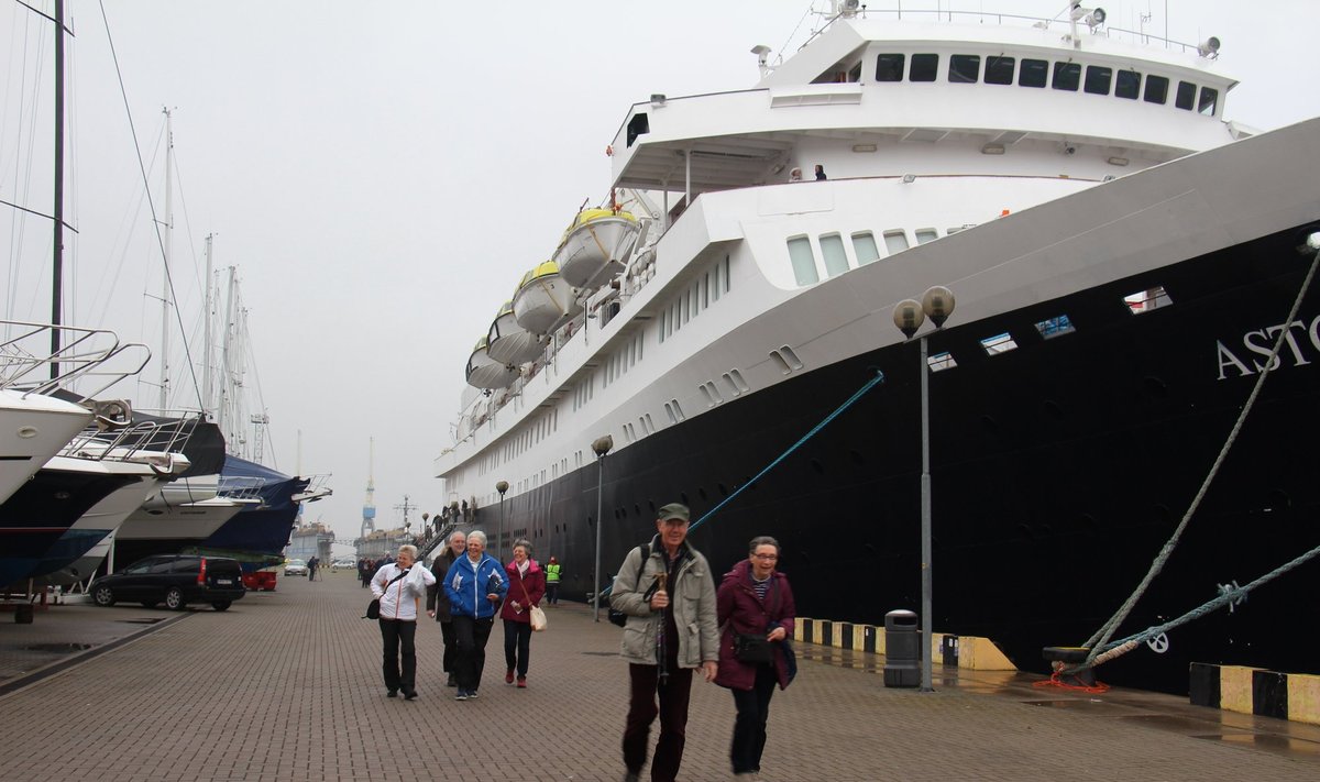 Į Klaipėdą atplaukė "Astorija" su pirmaisiais turistais