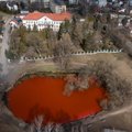 В четверг в пруду с кровавой водой у посольства России прошла еще одна акция против войны