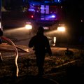Naktį Šakių rajone siautėjo vyriškis – apipylęs benzinu padegė moters namo sieną ir langus
