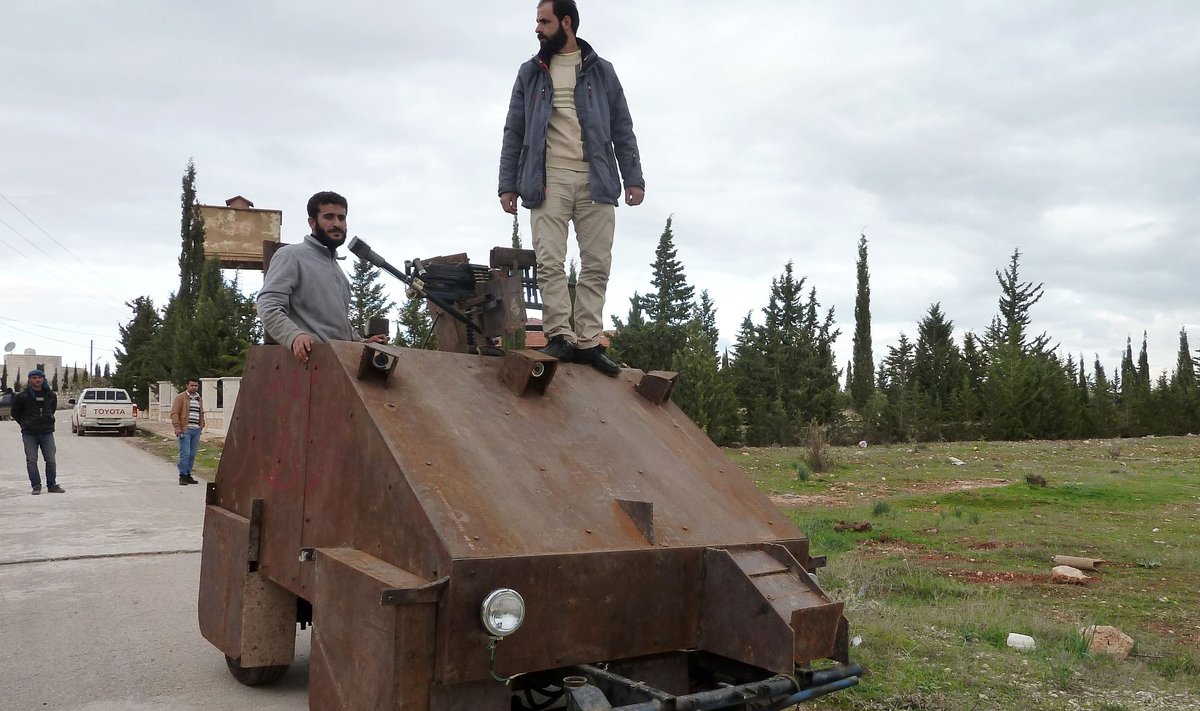 Sirijos sukilėlių pačių susikonstruotas tankas
