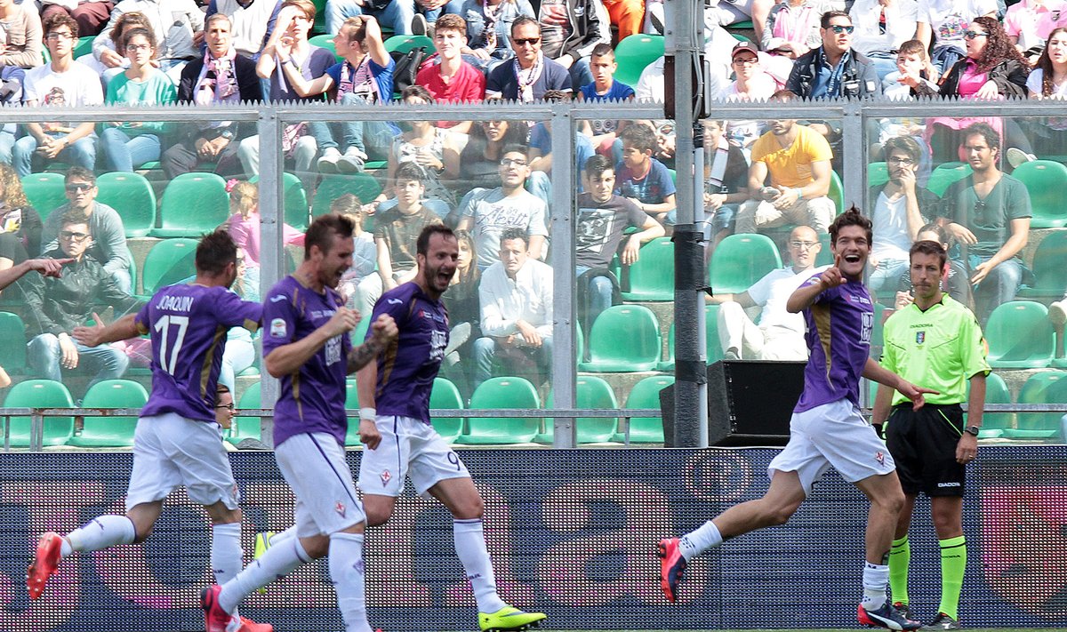 "Fiorentina" ekipos futbolininkai džiaugiasi pasiektu įvarčiu