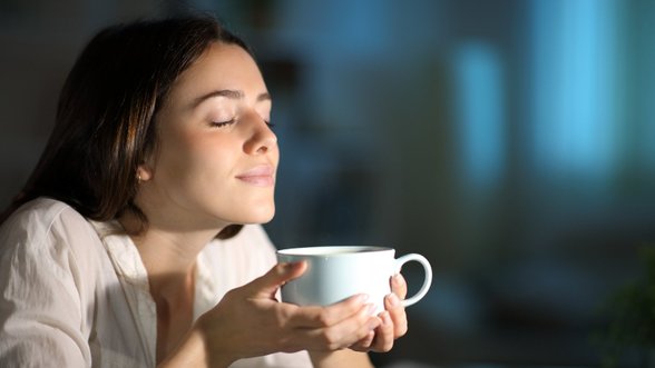 Mokslininkai išsiaiškino, kokiu laiku išgerta kava suteikia daugiausia žvalumo – tai sužinoję pakeisite įpročius
