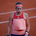 Staigmenos „French Open“ moterų varžybose: pirmajame rate krito čempionė latvė ir Venus Williams