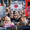 Keli šimtai žmonių prie Seimo pasisakė prieš kailinių žvėrelių išnaudojimą