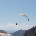Du parašiutininkai leidosi virš istorinio forto Pietų Prancūzijoje