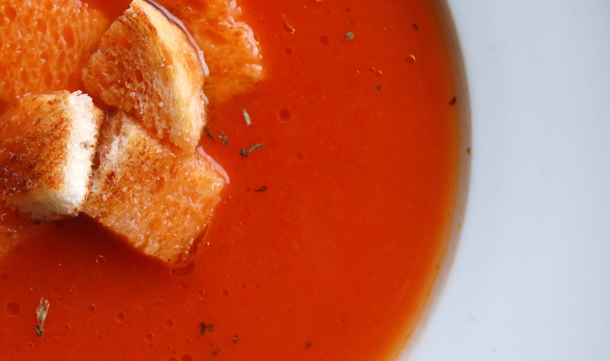 Keptų paprikų ir pomidorų sriuba