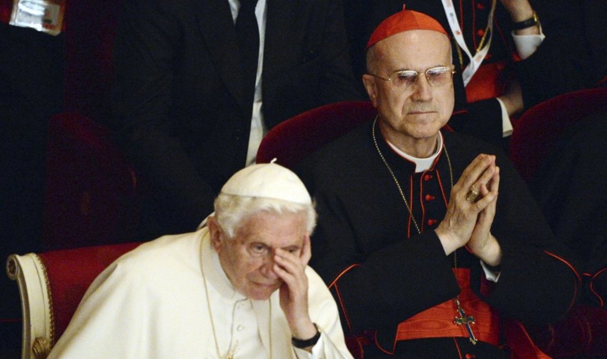 Popiežius Benediktas XVI ir Tarcisio Bertone