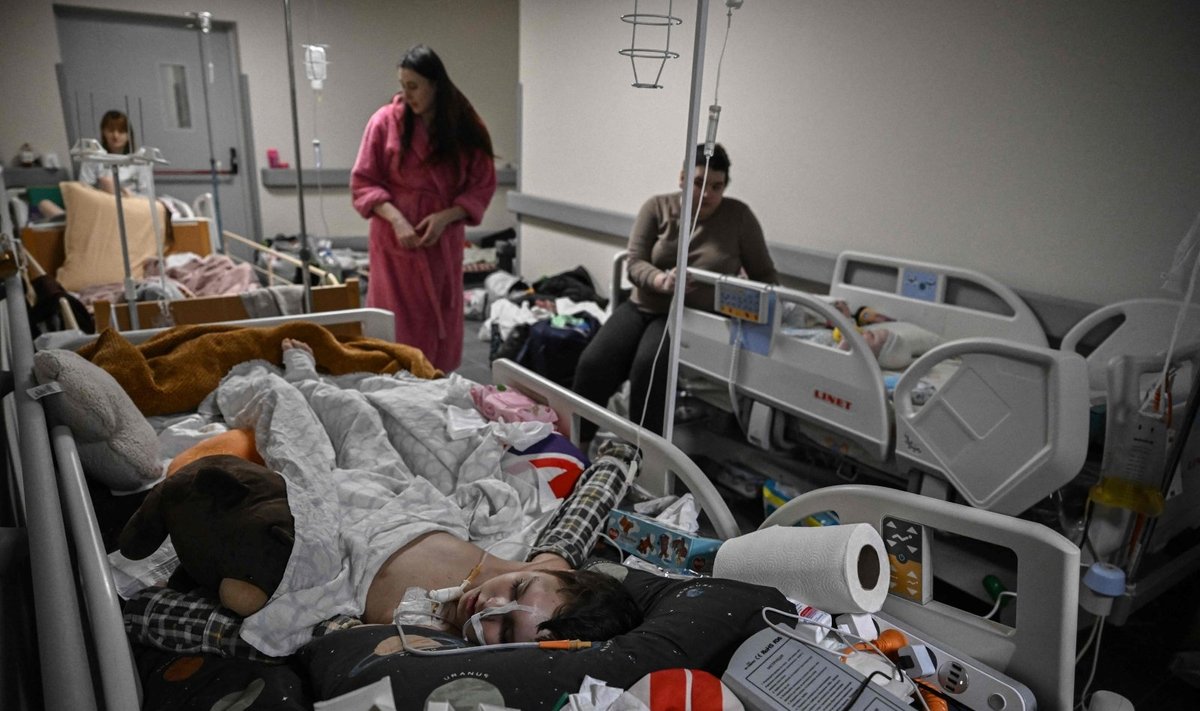 Vaikų ligoninės Kijeve pacientai perkelti į rūsį, kuris naudojamas kaip priedanga nuo bombų