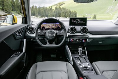 "Audi Q2": komfortiškas interjeras ir nedžiuginanti automatinė pavarų dėžė