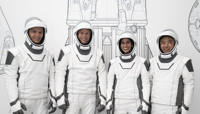 Be K. Borisovo įgulą sudarys NASA astronautė Jasmin Moghbeli, ESA (Europos kosmoso agentūros) astronautas Andreas Mogensenas ir JAXA (Japonijos aerokosminių tyrimų agentūros) astronautas Satoshi Furukawa. SpaceX nuotr.