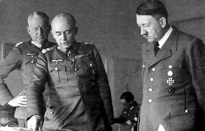Armijų grupės „Pietūs“ būstinė Zaporožėje: vyriausiasis armijų grupės vadas feldmaršalas E. von Mansteinas, vyriausiasis 17-osios armijos vadas generolas pulkininkas R. Ruoffas ir A. Hitleris. 1943 m. kovo 9 d.
